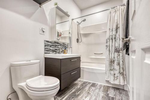 178 Kingsbury Avenue, Winnipeg, MB - Indoor Photo Showing Bathroom