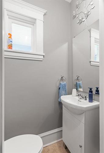 1072 Sherburn Street, Winnipeg, MB - Indoor Photo Showing Bathroom