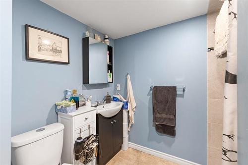 1072 Sherburn Street, Winnipeg, MB - Indoor Photo Showing Bathroom