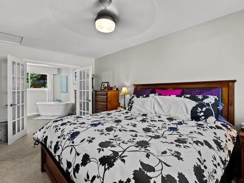 1947 Glenwood Drive, Kamloops, BC - Indoor Photo Showing Bedroom