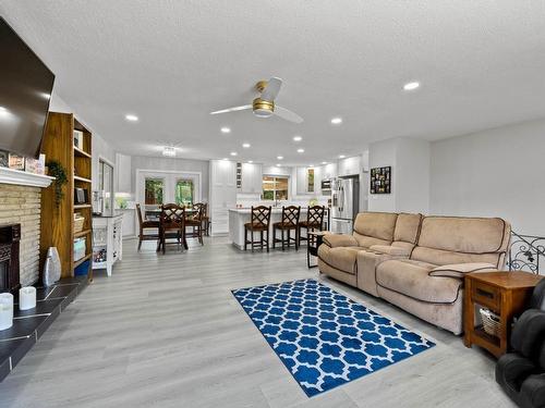 1947 Glenwood Drive, Kamloops, BC - Indoor Photo Showing Living Room With Fireplace