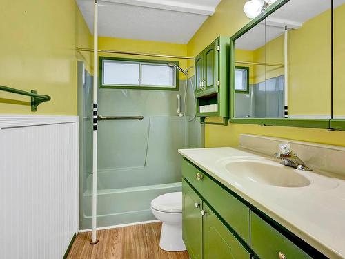 1622 Hornby Ave, Kamloops, BC - Indoor Photo Showing Bathroom