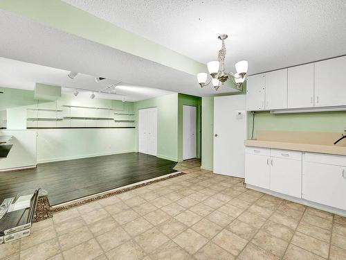 1622 Hornby Ave, Kamloops, BC - Indoor Photo Showing Kitchen