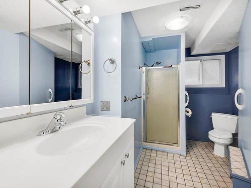 1622 Hornby Ave, Kamloops, BC - Indoor Photo Showing Bathroom