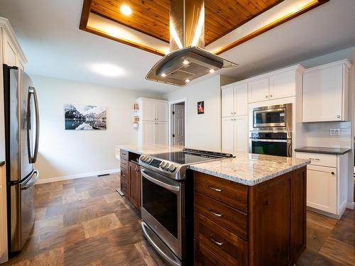 3692 Navatanee Drive, Kamloops, BC - Indoor Photo Showing Laundry Room