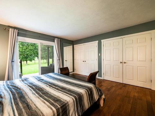 3692 Navatanee Drive, Kamloops, BC - Indoor Photo Showing Bedroom