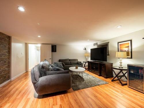 3692 Navatanee Drive, Kamloops, BC - Indoor Photo Showing Kitchen