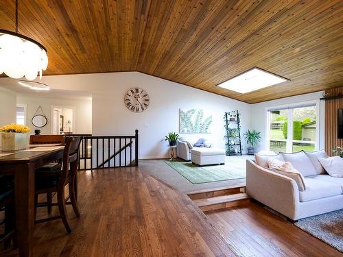 3692 Navatanee Drive, Kamloops, BC - Indoor Photo Showing Kitchen