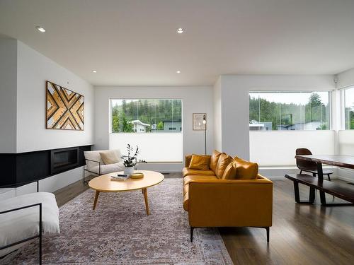 1345 Rockcress Drive, Kamloops, BC - Indoor Photo Showing Living Room