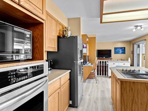 876 Nicolani Drive, Kamloops, BC - Indoor Photo Showing Kitchen