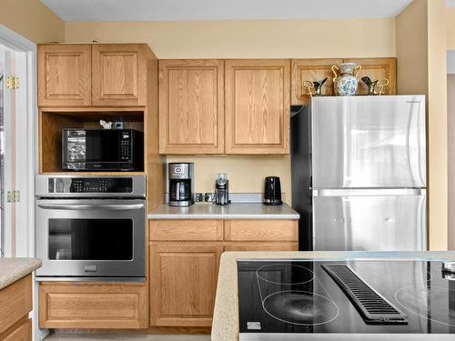 876 Nicolani Drive, Kamloops, BC - Indoor Photo Showing Kitchen