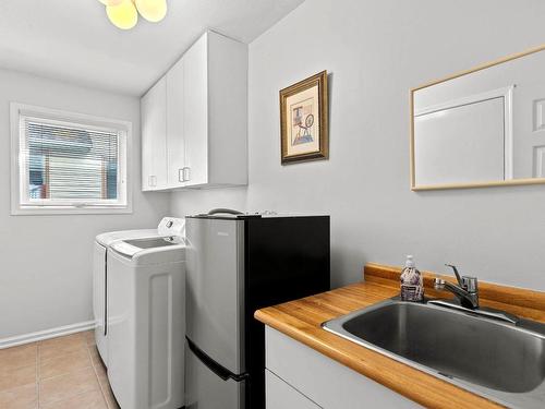 876 Nicolani Drive, Kamloops, BC - Indoor Photo Showing Bathroom