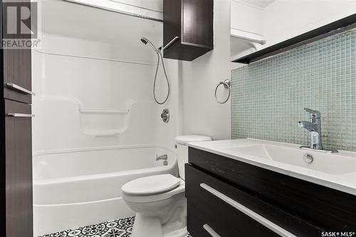 823 Shannon Road, Regina, SK - Indoor Photo Showing Bathroom