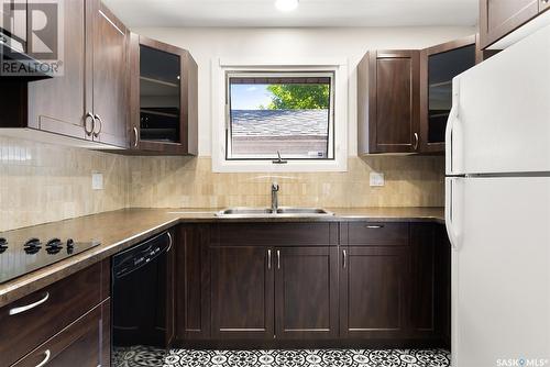 823 Shannon Road, Regina, SK - Indoor Photo Showing Kitchen With Double Sink