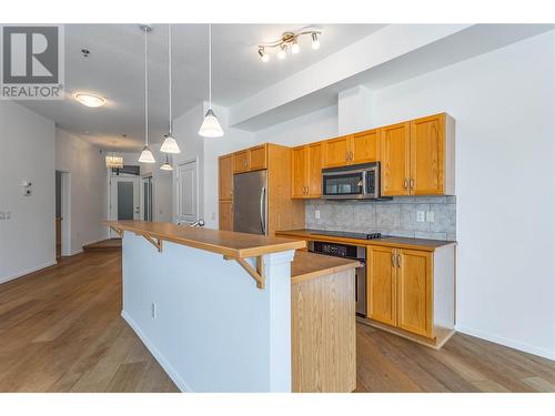 1327 St. Paul Street Unit# 105, Kelowna, BC - Indoor Photo Showing Kitchen