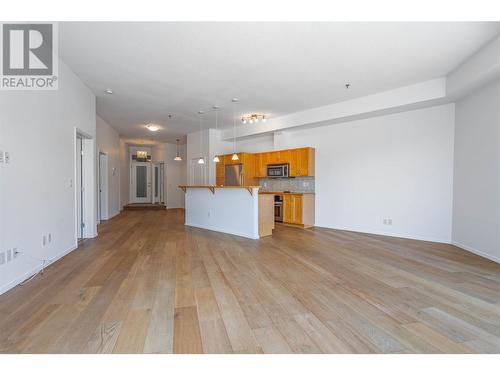 1327 St. Paul Street Unit# 105, Kelowna, BC - Indoor Photo Showing Kitchen