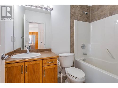 1327 St. Paul Street Unit# 105, Kelowna, BC - Indoor Photo Showing Bathroom