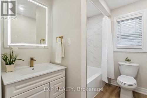 143 Broker Drive, Hamilton, ON - Indoor Photo Showing Bathroom