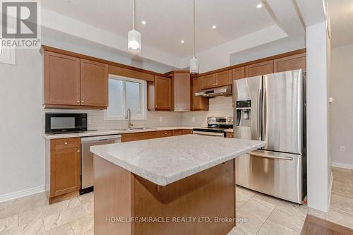 7790 Hanniwell Street, Niagara Falls, ON - Indoor Photo Showing Kitchen With Upgraded Kitchen