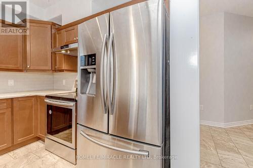 7790 Hanniwell Street, Niagara Falls, ON - Indoor Photo Showing Kitchen