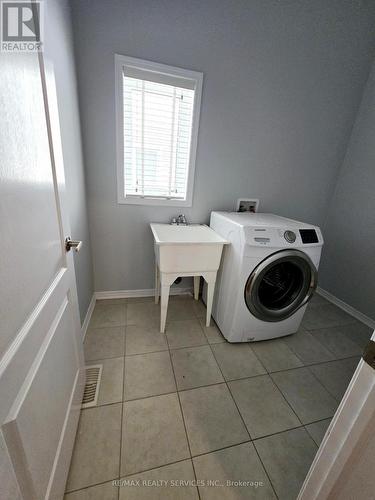 31 Evergreen Lane, Haldimand, ON - Indoor Photo Showing Laundry Room