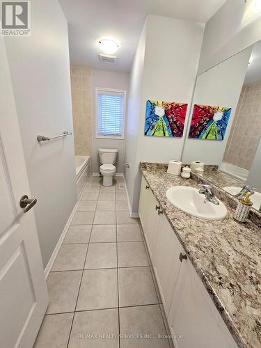 31 Evergreen Lane, Haldimand, ON - Indoor Photo Showing Bathroom