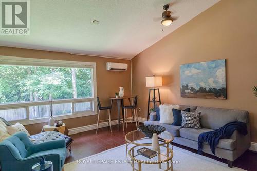 122 Woodland Crescent, South Bruce Peninsula, ON - Indoor Photo Showing Living Room