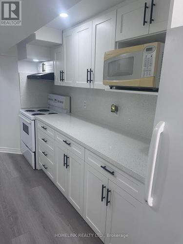 330 Ormond Drive, Oshawa, ON - Indoor Photo Showing Kitchen