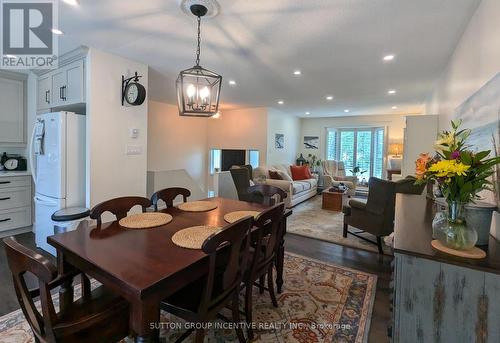 211 Sunset Crescent, Innisfil, ON - Indoor Photo Showing Dining Room