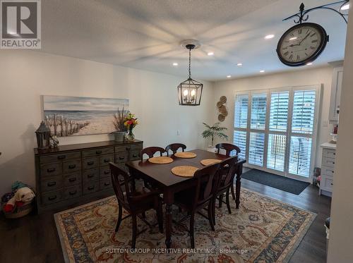 211 Sunset Crescent, Innisfil, ON - Indoor Photo Showing Dining Room
