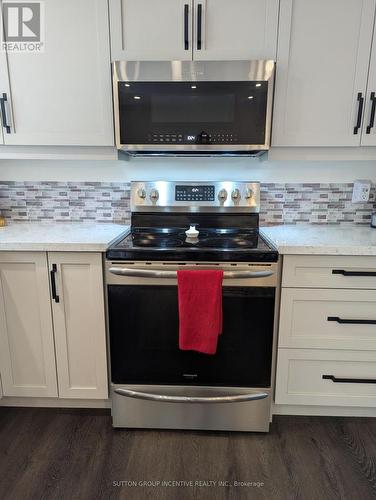 211 Sunset Crescent, Innisfil, ON - Indoor Photo Showing Kitchen