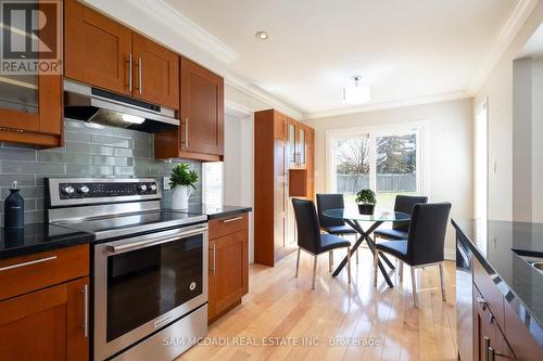 1486 Emerson Lane, Mississauga, ON - Indoor Photo Showing Kitchen