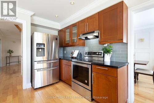 1486 Emerson Lane, Mississauga, ON - Indoor Photo Showing Kitchen