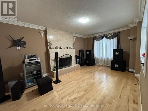 118 Wexford Road, Brampton, ON - Indoor With Fireplace