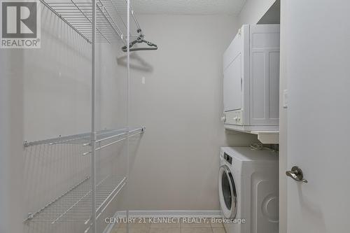 1605 - 44 St Joseph Street, Toronto, ON - Indoor Photo Showing Laundry Room