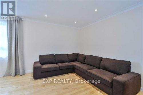 1288 Daimler Road, Mississauga, ON - Indoor Photo Showing Living Room