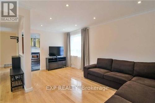 1288 Daimler Road, Mississauga, ON - Indoor Photo Showing Living Room