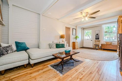 44 King Street, Port Colborne, ON - Indoor Photo Showing Living Room