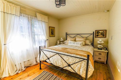 44 King Street, Port Colborne, ON - Indoor Photo Showing Bedroom
