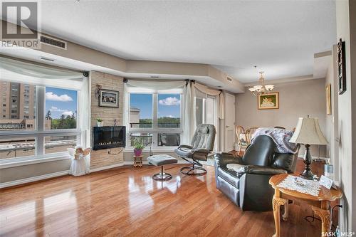 506 902 Spadina Crescent E, Saskatoon, SK - Indoor Photo Showing Living Room With Fireplace