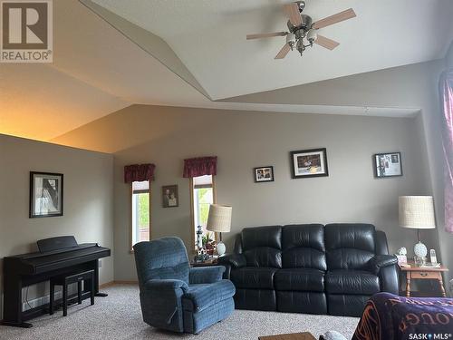 905 Sinotte Crescent, La Ronge, SK - Indoor Photo Showing Living Room