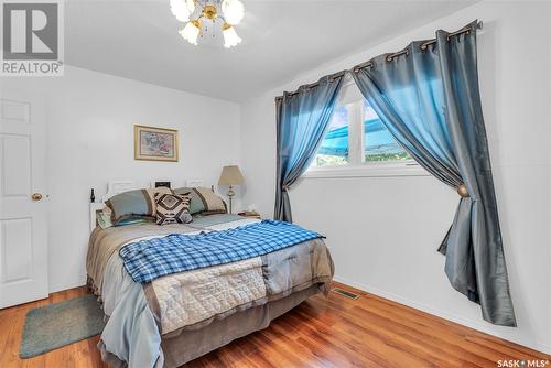 445 Simon Fraser Crescent, Saskatoon, SK - Indoor Photo Showing Bedroom