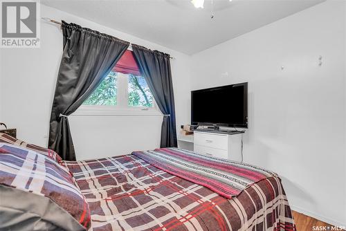 445 Simon Fraser Crescent, Saskatoon, SK - Indoor Photo Showing Bedroom