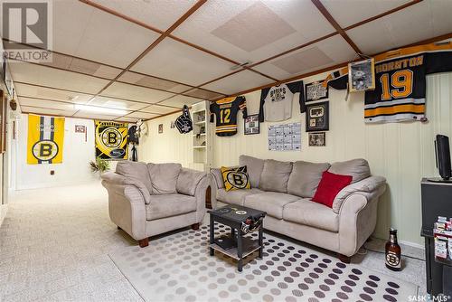 445 Simon Fraser Crescent, Saskatoon, SK - Indoor Photo Showing Living Room