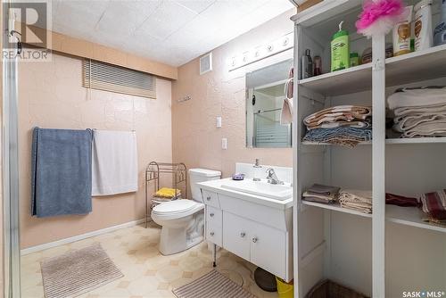 445 Simon Fraser Crescent, Saskatoon, SK - Indoor Photo Showing Bathroom