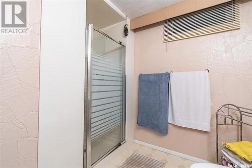 445 Simon Fraser Crescent, Saskatoon, SK - Indoor Photo Showing Bathroom