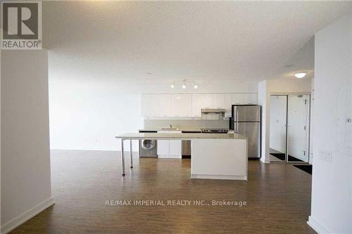 902 - 19 Singer Court, Toronto, ON - Indoor Photo Showing Kitchen