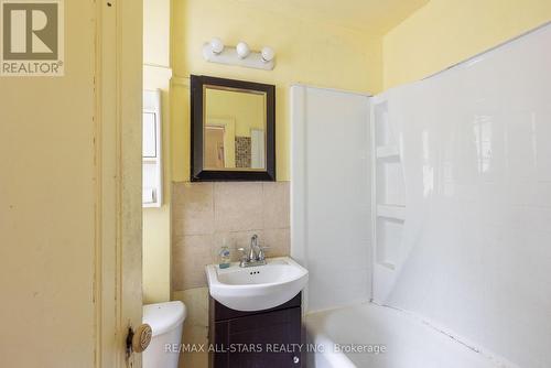 494 Main Street, Toronto, ON - Indoor Photo Showing Bathroom