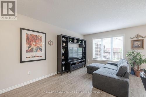 3413 Castle Rock Place, London, ON - Indoor Photo Showing Living Room