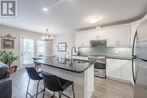 3413 Castle Rock Place, London, ON - Indoor Photo Showing Kitchen With Upgraded Kitchen